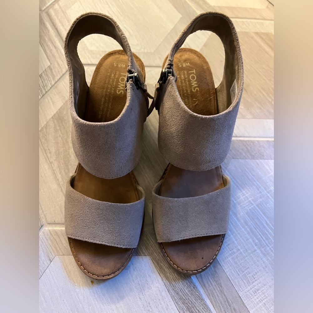 TOMS size 8.5